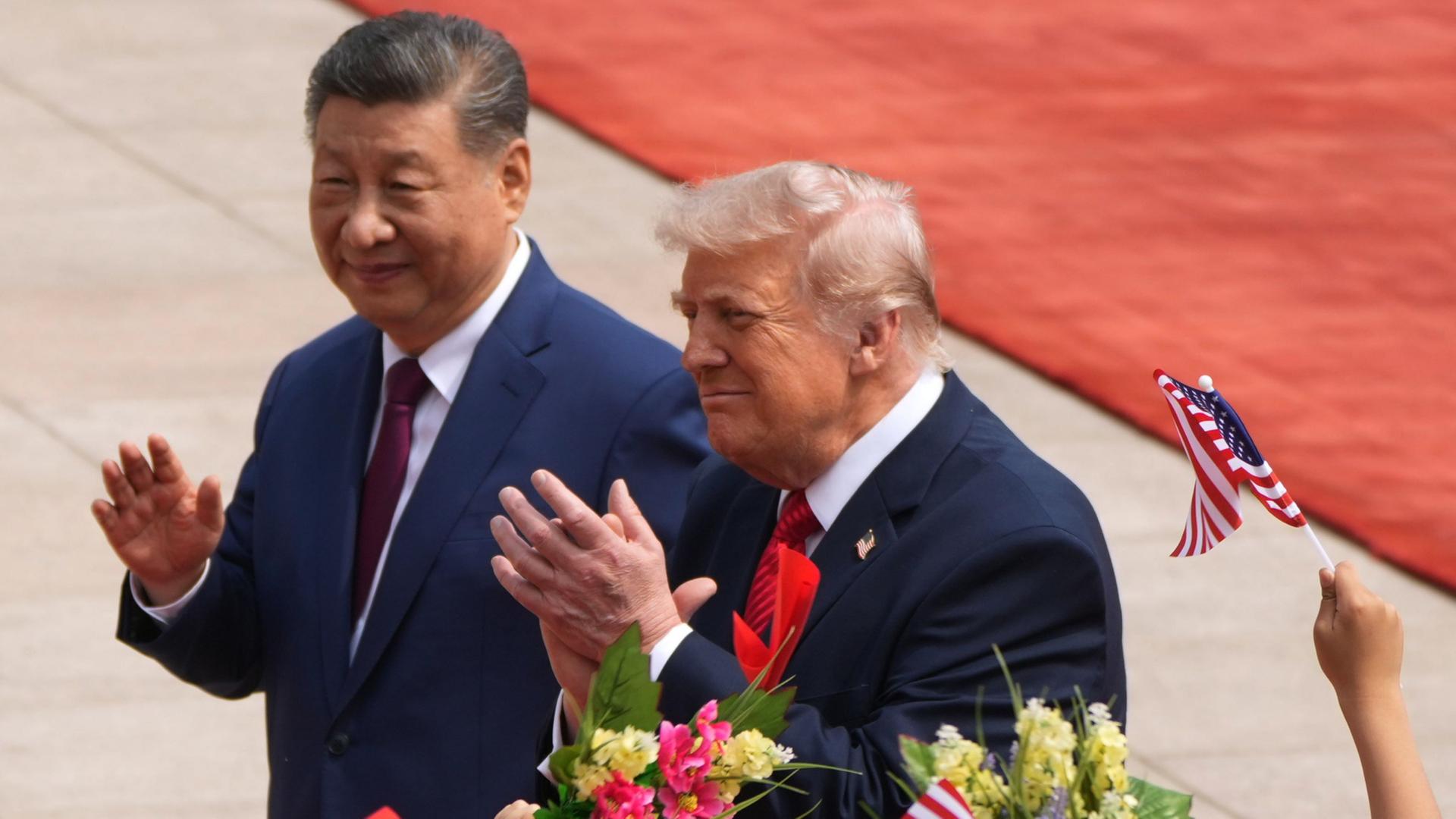 Świat obserwuje pobyt Trumpa w Chinach